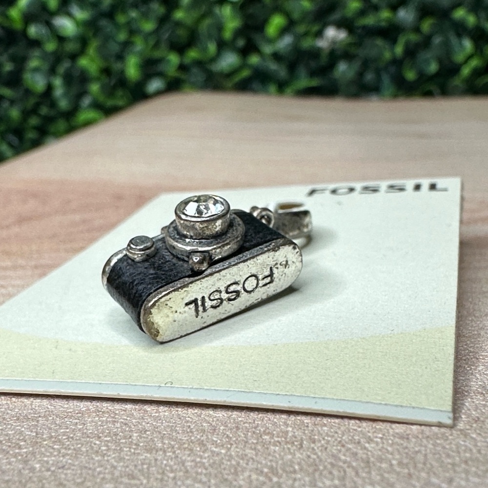 Fossil Brand Vintage Camera Charm - Picture 4 of 6
